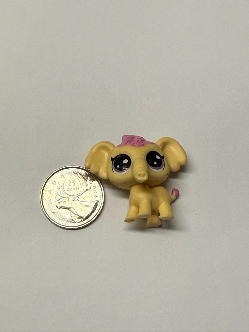 Macaron Elephen (#2-5) mini pet from Series 2 of the Littlest Pet Shop collectio